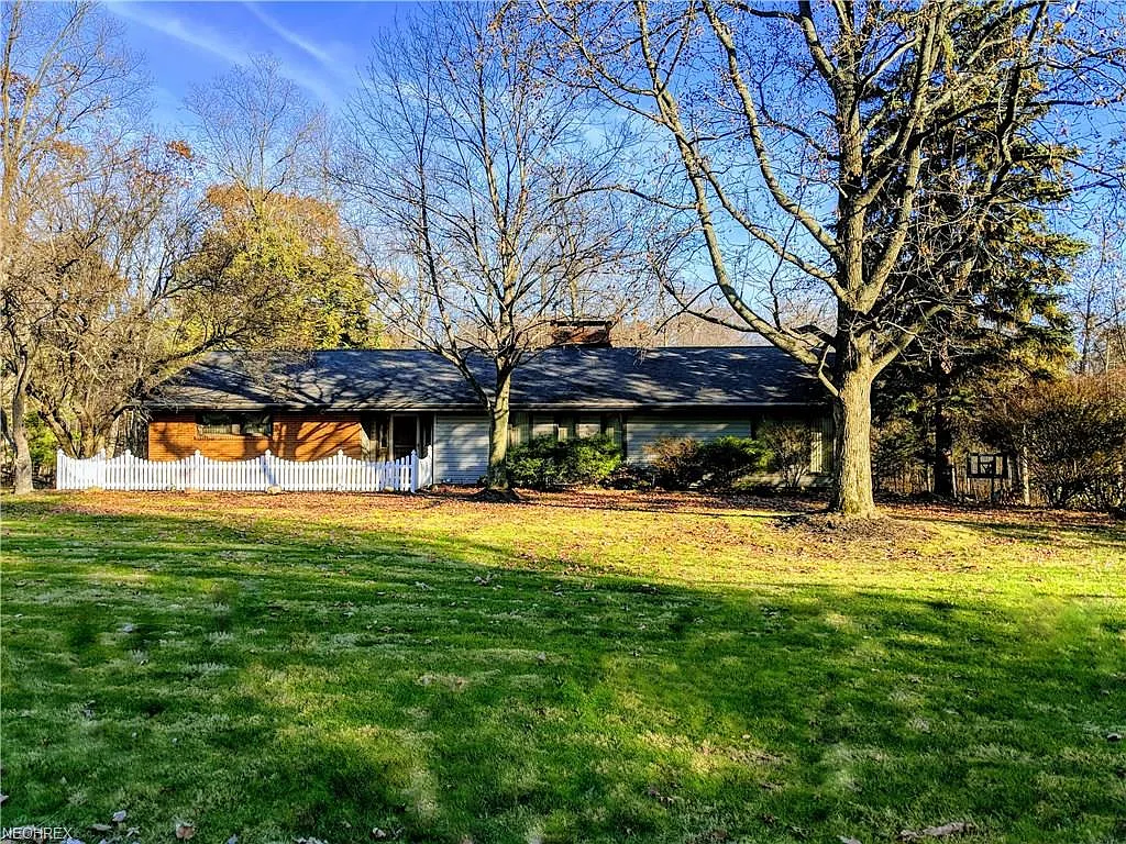 19601 Howe Rd photo 1