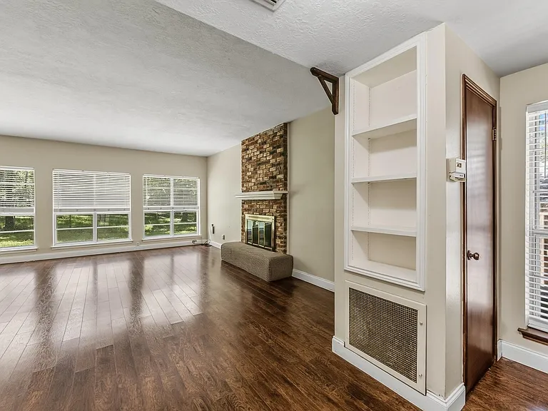 401 Woodmont Dr — Photo 6