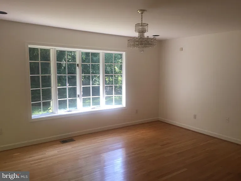 9917 Betteker Ln — Photo 10