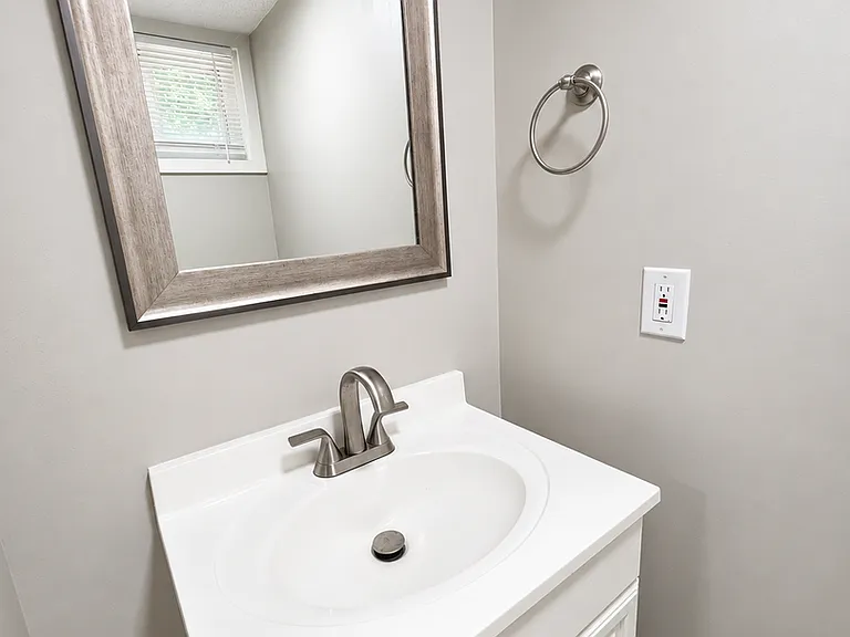 339 N Kendall Dr — Photo 17