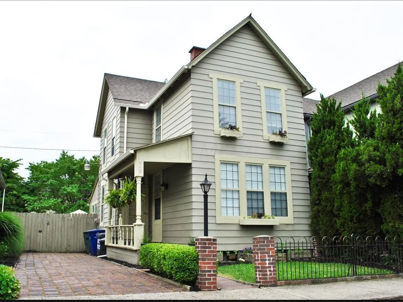 2 bed, 1.5 bath, 1076 sqft, $2,391 — Photo 2
