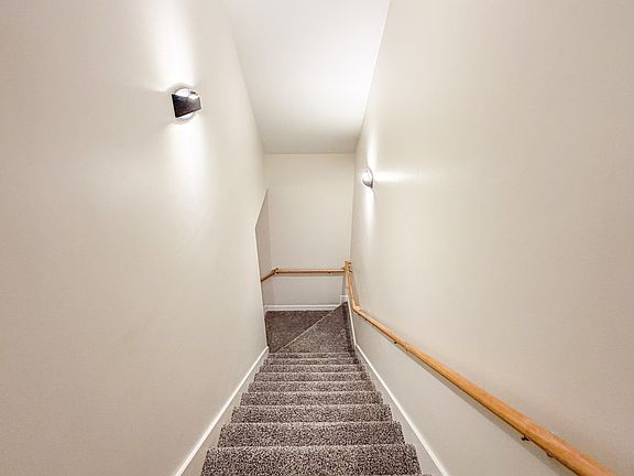 5th image of 1077 Claylick Rd