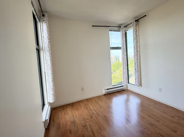 8246 Lansdowne Rd, Richmond, BC V6X 3Y4