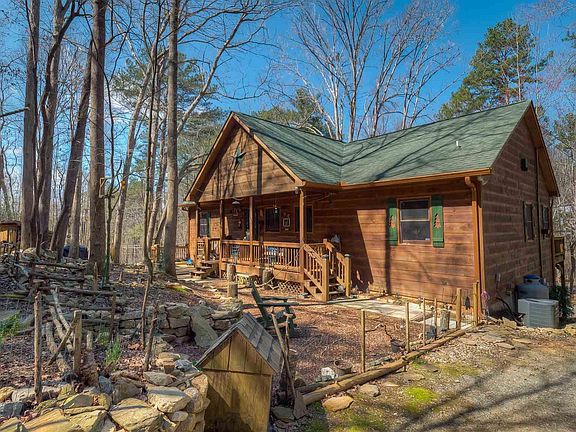 4th image of 389 Villa Dr