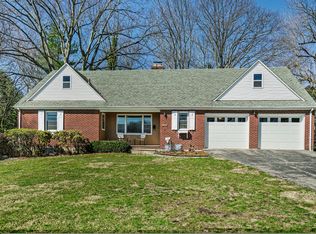 17 Rutledge Rd, Valhalla, NY 10595