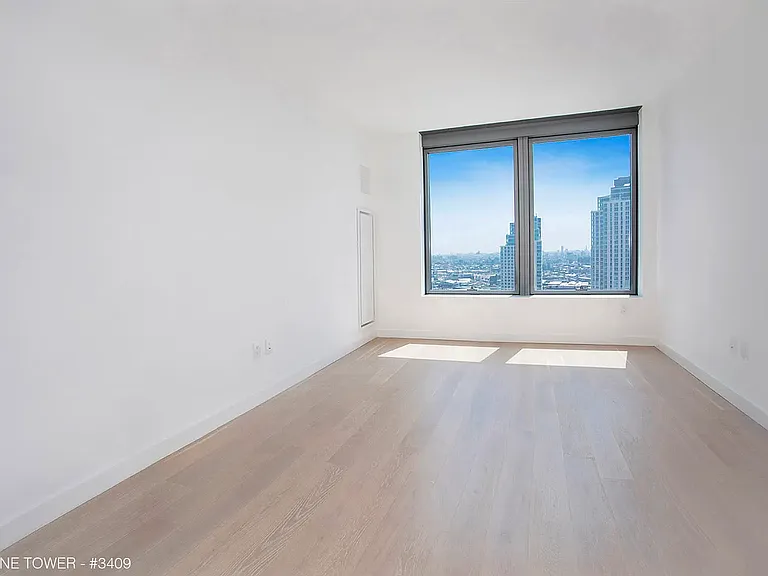 3 Court Sq #3409 — Photo 2