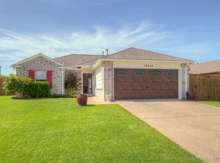 19310 Sycamore Cir, Tulsa, OK 74115