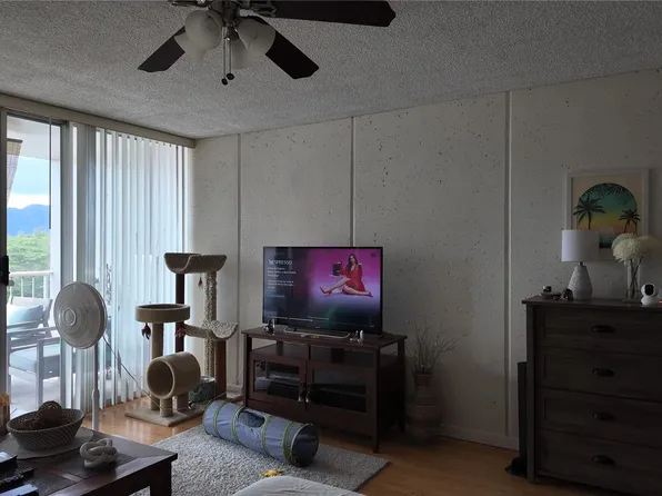 95-061 Waikalani Dr APT D803, Mililani, HI 96789
