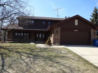 1713 Alamance Pl, Downers Grove, IL 60516