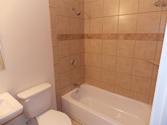5th image of 4908 Bonny Dr