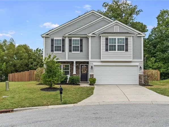 2790 Pine Cove Dr, Winston Salem, NC 27127
