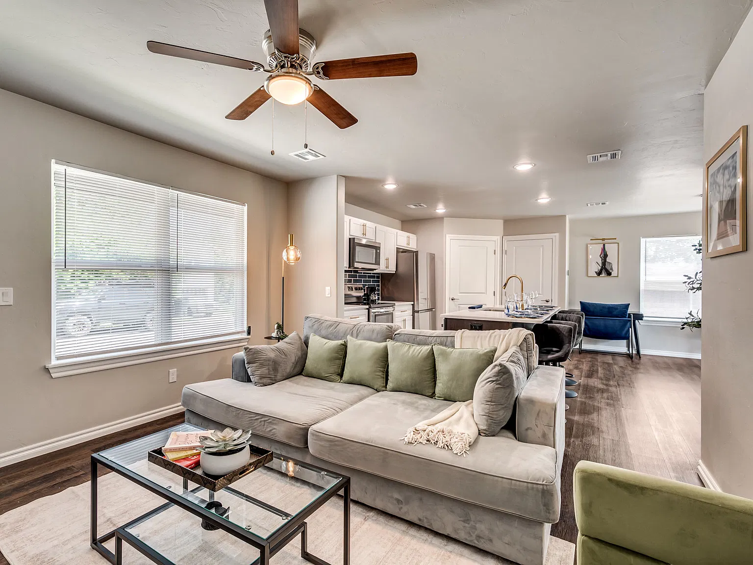 1 bed, 1.5 bath, 1250 sqft, $975 — Photo 4