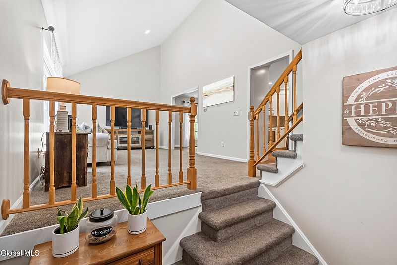 4th image of 17 Montgomery Way