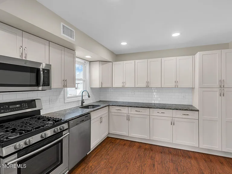 404 9th Ave #UPPER — Photo 9