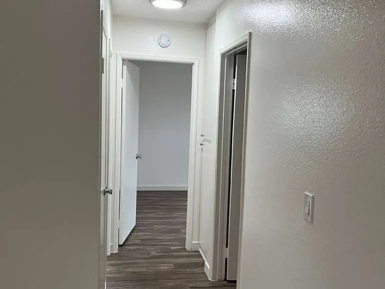 1422 Holly Ave — Photo 5