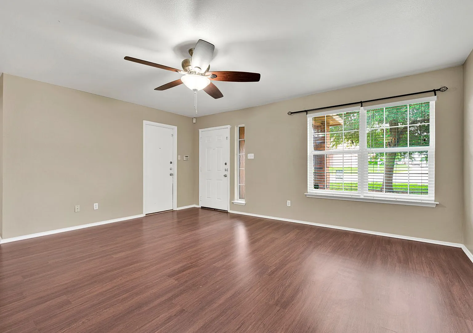Comfortable Northwest San Antonio Home Available for ASAP Move In! — Photo 2