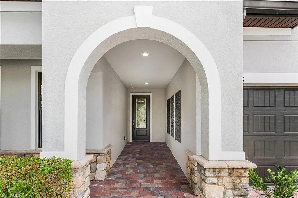 2 bed, 2.0 bath, 1900 sqft, $10,000 — Photo 2