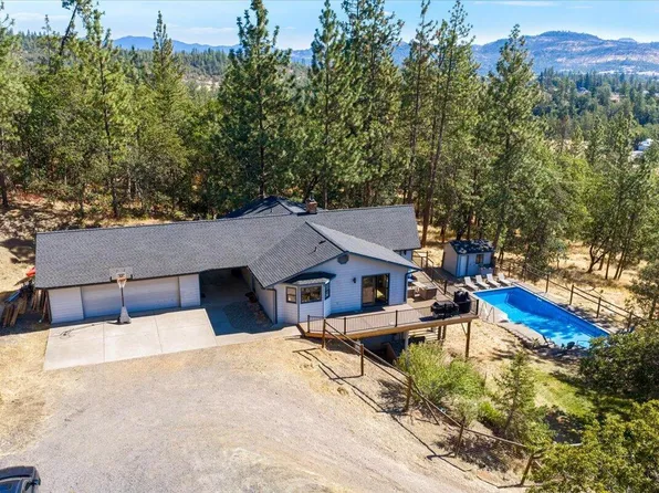 657 Greenleaf Dr, Eagle Point, OR 97524