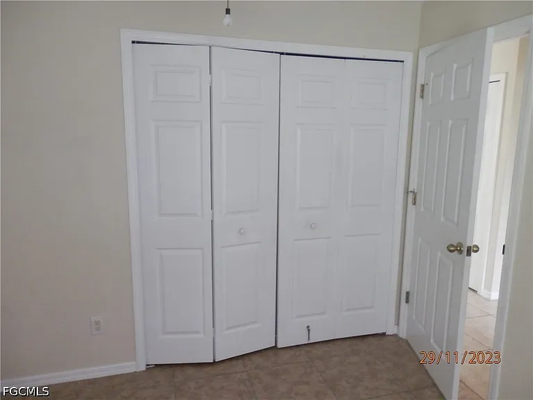 2410 NE 6th St — Photo 16