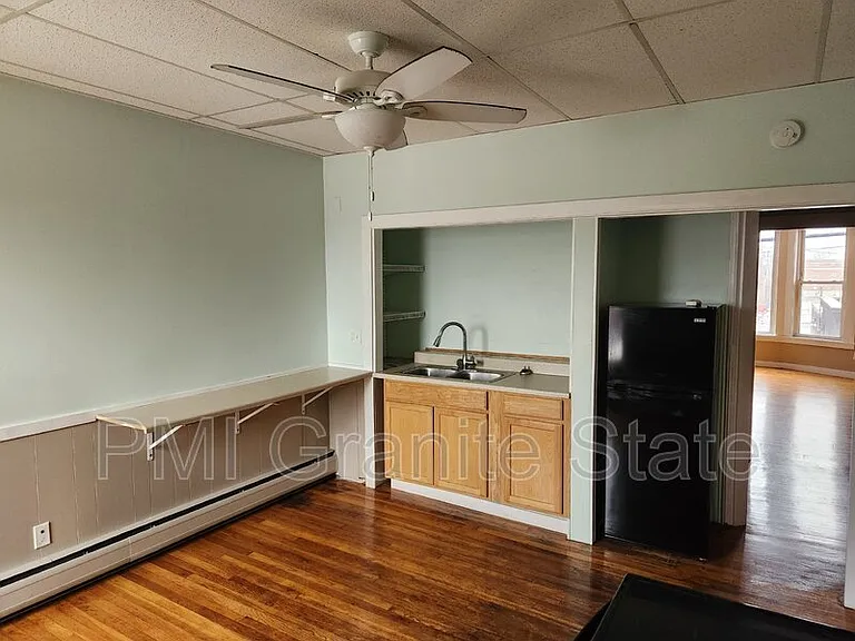 83 1/2 W Pearl St #1 — Photo 4
