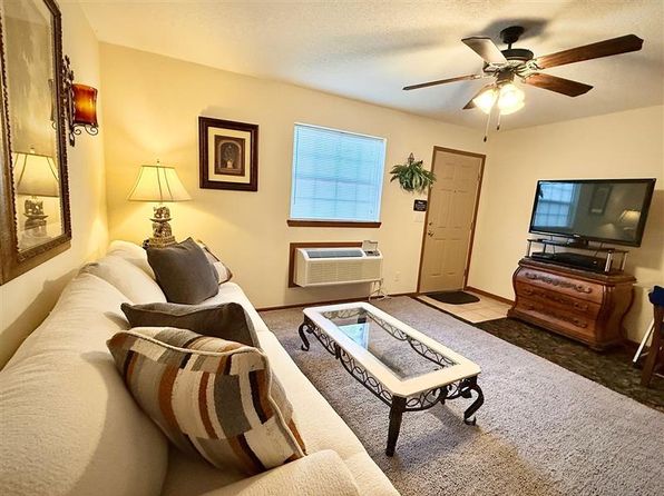 2226 E 8th St APT C