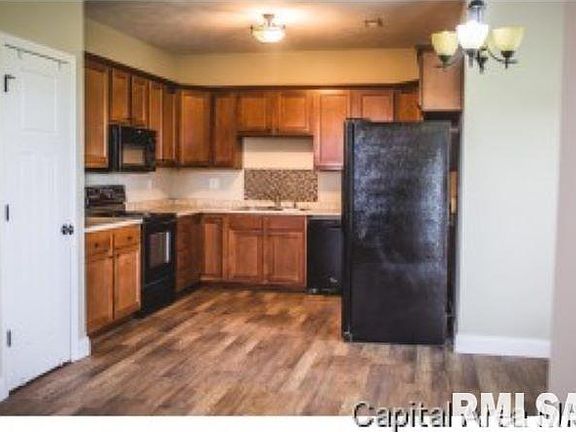4th image of 1116 Koufax Dr