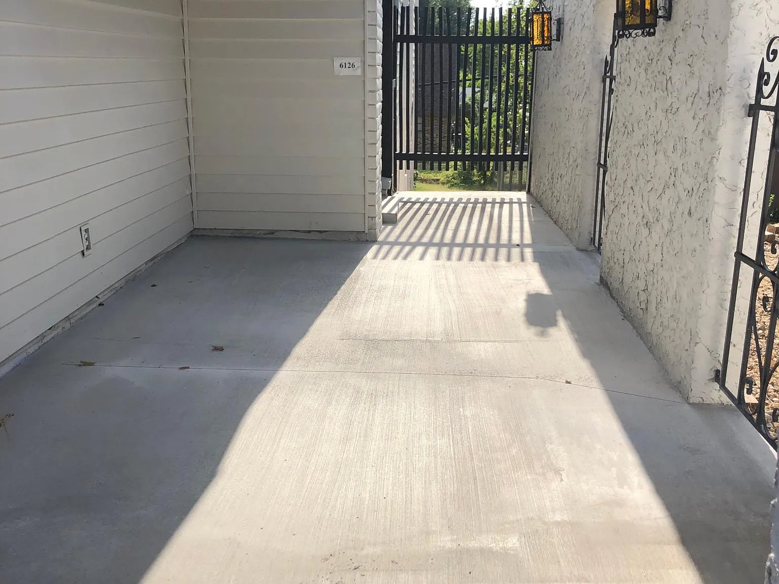 6126 S Lakewood Ave — Photo 2