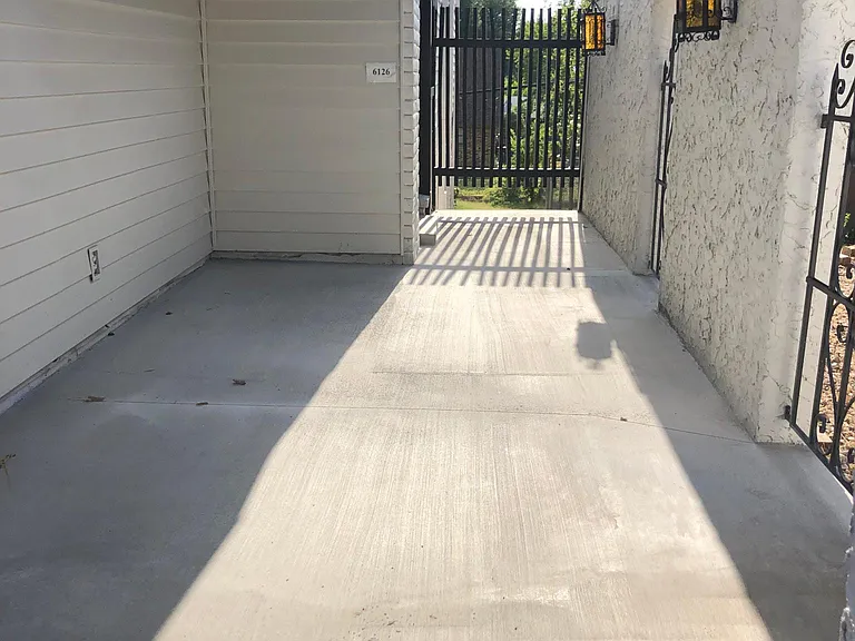 6126 S Lakewood Ave — Photo 2