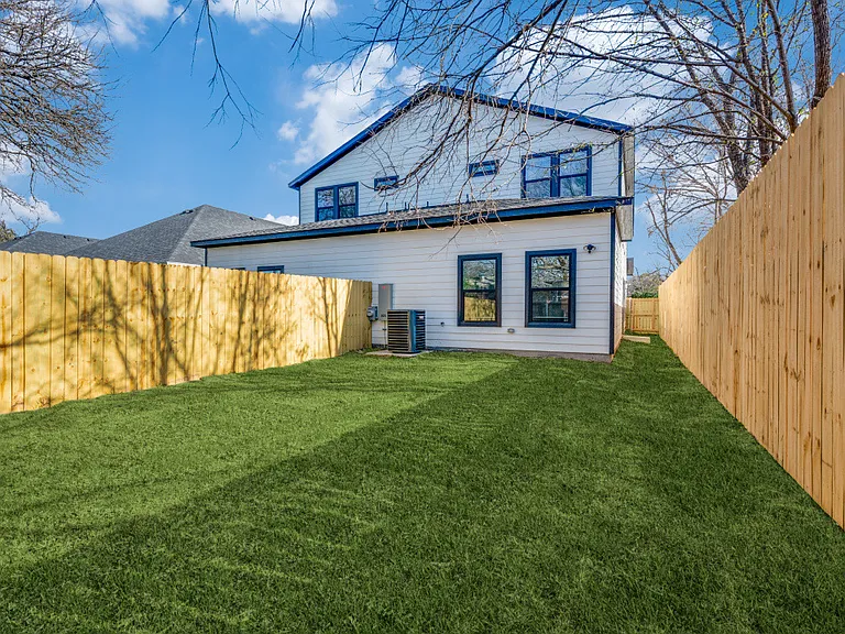 835 Stamps Ave — Photo 12