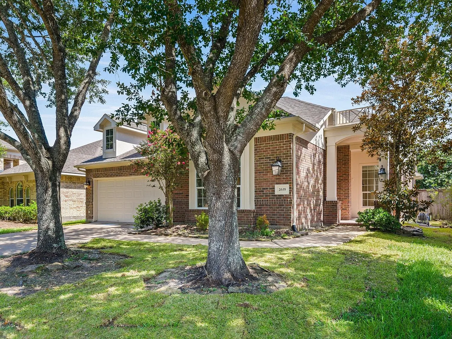 4 bed, 2.0 bath, 2312 sqft, $2,600 — Photo 3