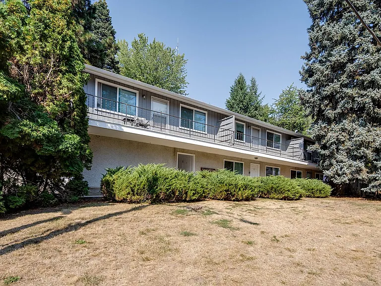 165 SW Spruce St — Photo 64