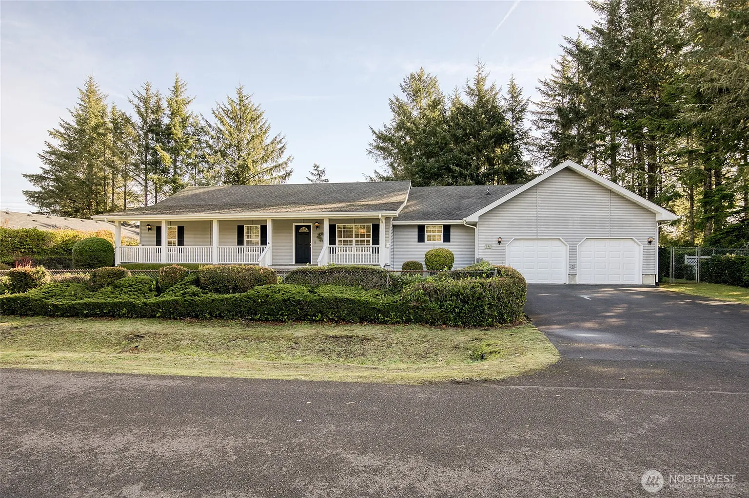 646 Woodland Loop NE photo 1