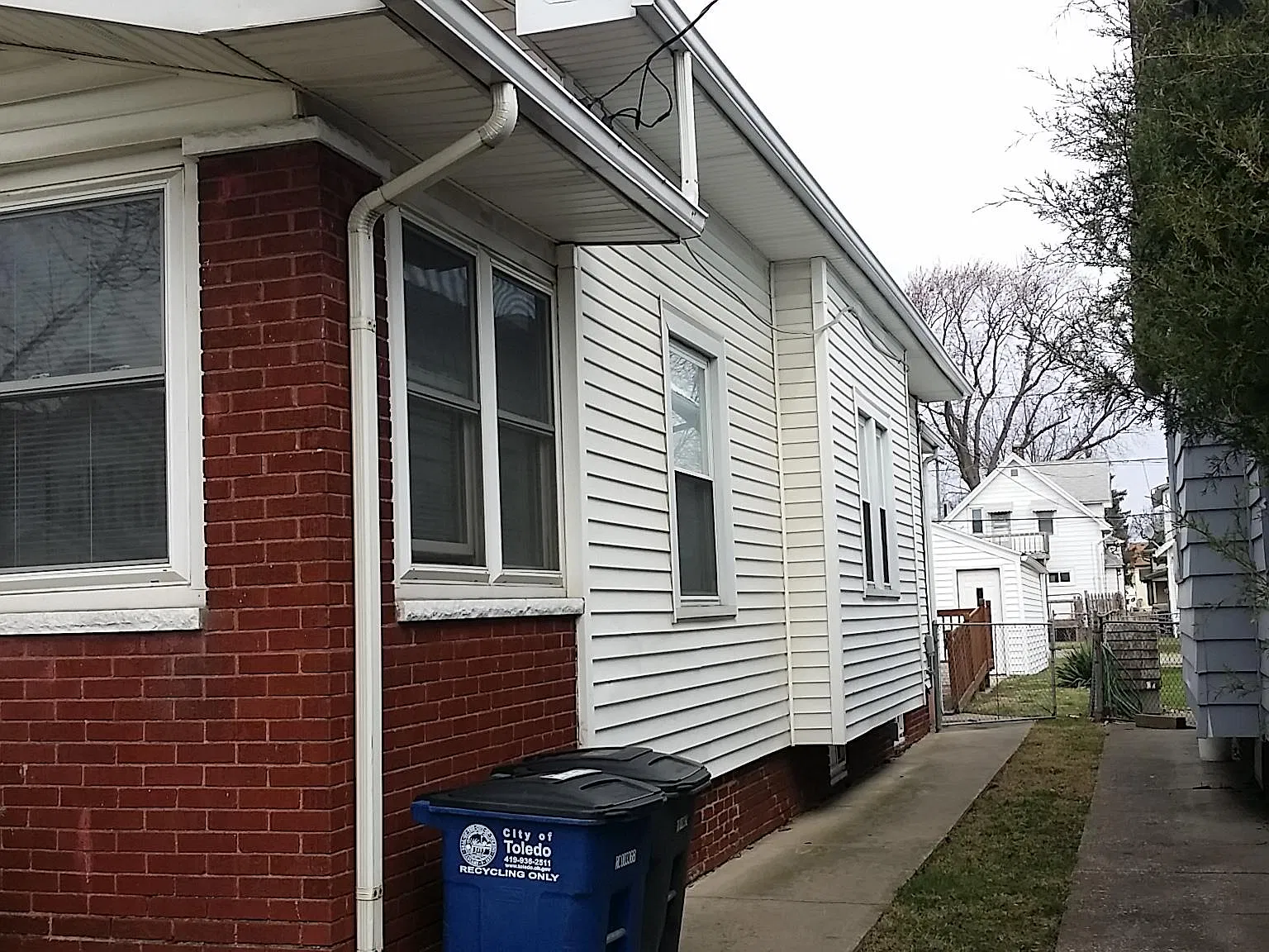 3 bed, 1234 sqft, $1,225 — Photo 2