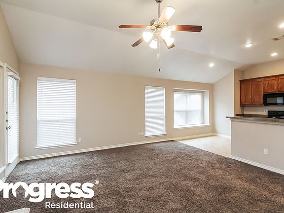 3rd image of 129 Oriole Dr
