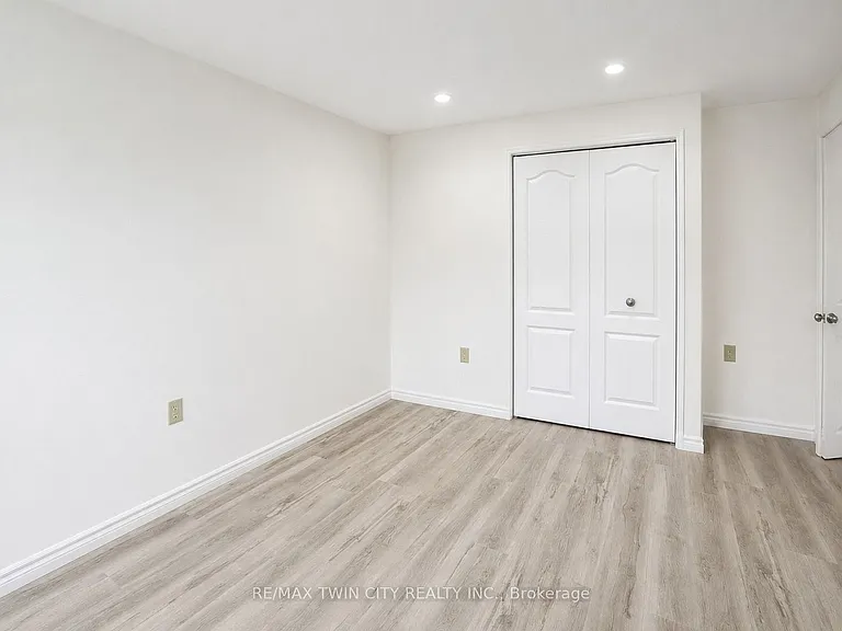166 Ladyslipper Dr #BASEMENT — Photo 16