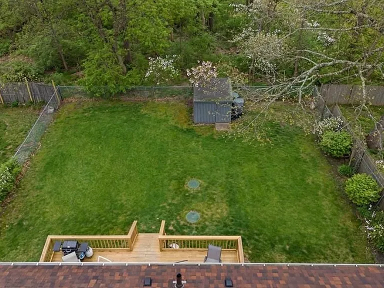 150 Yorktown Rd — Photo 3