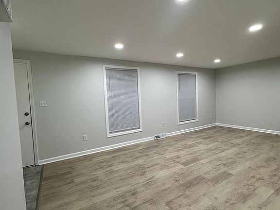 3rd image of 187 Berehaven Dr
