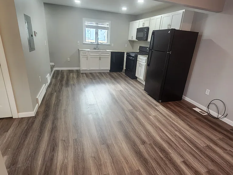 28 Cooke St #5 — Photo 9