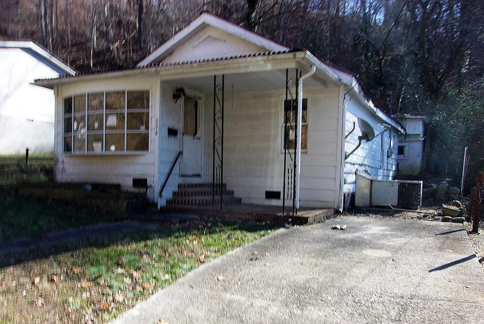 1st image of 556 Westminister St