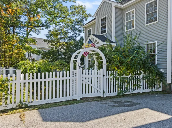 22 Kingsbury Lane, Kennebunk, ME 04043