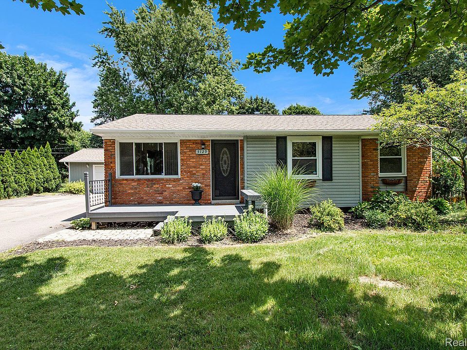 1st image of 3129 Greenlawn Ave
