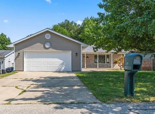 38 Edgewood Ct, Bloomington, IL 61701