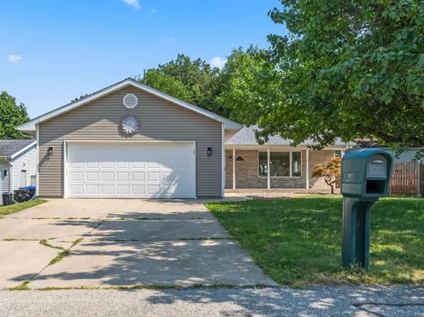 38 Edgewood Ct, Bloomington, IL 61701