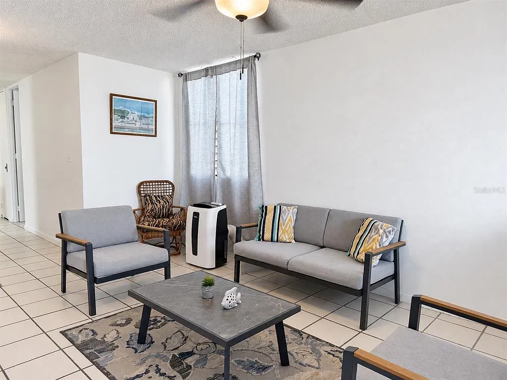 3 bed, 2.0 bath, 1000 sqft, $1,600 — Photo 4