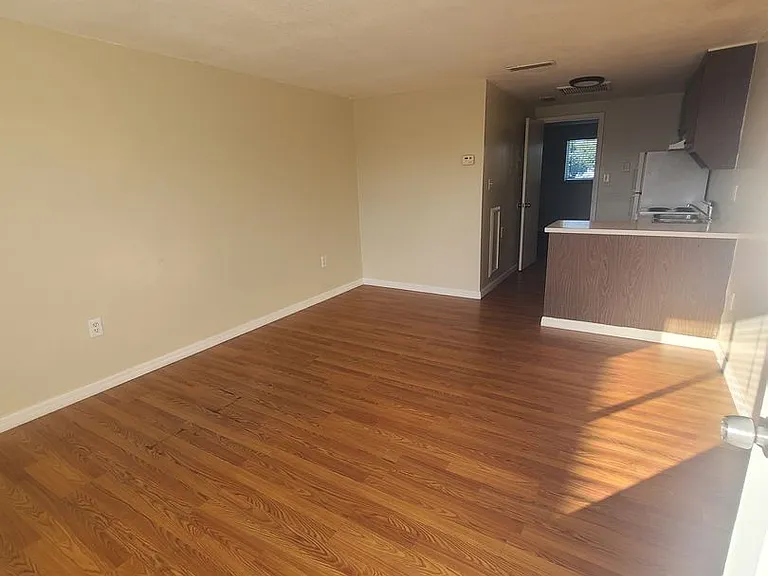 4809 Grand Blvd — Photo 4