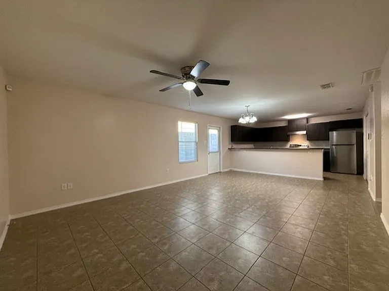 2521 La Parra Ln — Photo 3
