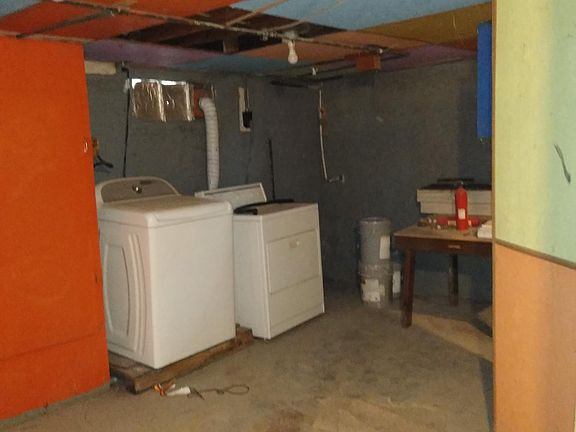 2nd image of 623 Broadway Ave N