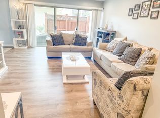 27 Canterbury Sq APT 101, Alexandria, VA 22304