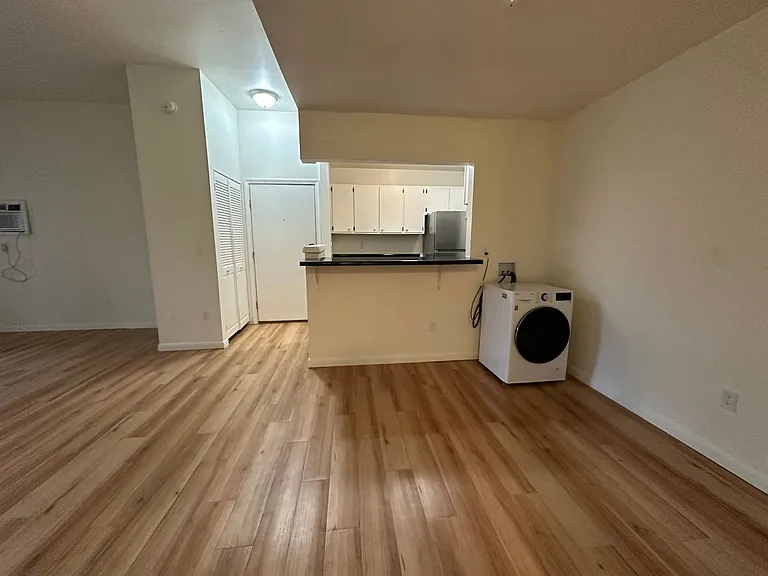 University Park Apartments near Cornell University — Photo 294