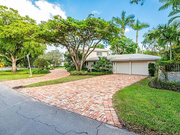 2nd image of 3511 Alhambra Cir